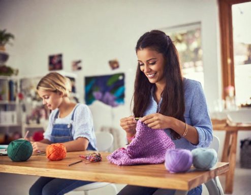 Cours de crochet dans un atelier chaleureux