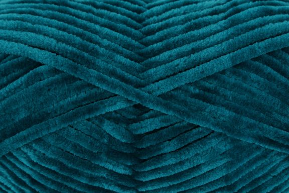 Fil chenille Funny uni de la marque Gründl couleur Pétrol