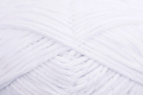 Fil chenille Funny uni de la marque Gründl couleur Blanc